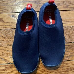 Reima UPF 50 Lean Water Shoes in Navy 13/13.5